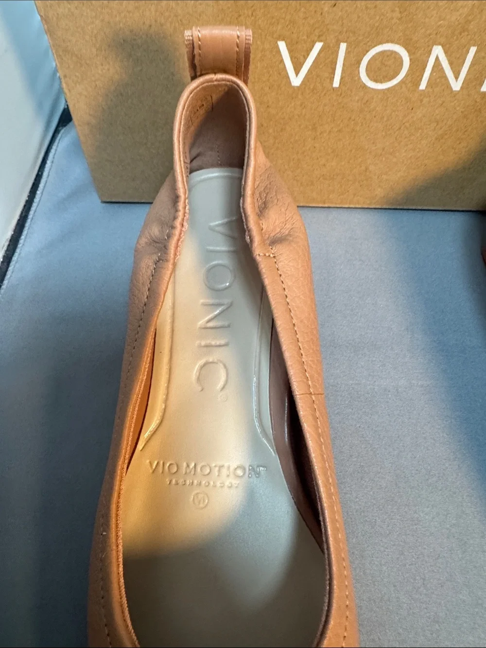 Vionic Women's Tan Leather Ballet Flats - Stylish Comfort 7.5 new inbox - Picture 2 of 6